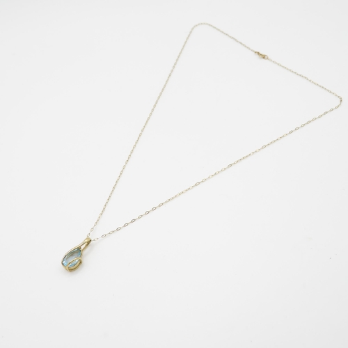 195 - 9ct gold blue topaz pendant necklace (1.6g)