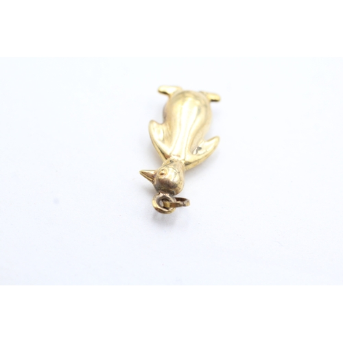 102 - 9ct gold penguin charm (0.8g)