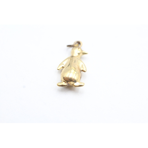 102 - 9ct gold penguin charm (0.8g)