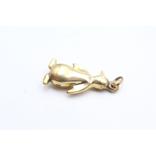 102 - 9ct gold penguin charm (0.8g)