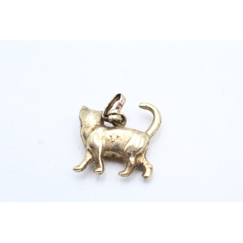 103 - 9ct gold walking cat charm (0.6g)