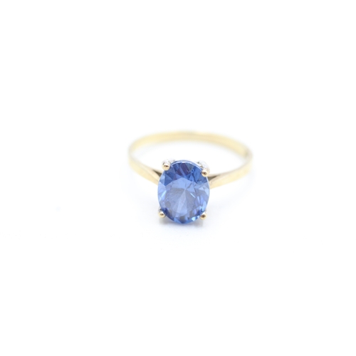 107 - 9ct gold blue gemstone set solitaire ring (2.1g) Size N 1/2