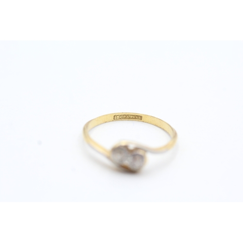 117 - 18ct gold diamond moi et toi ring (2.1g) Size R