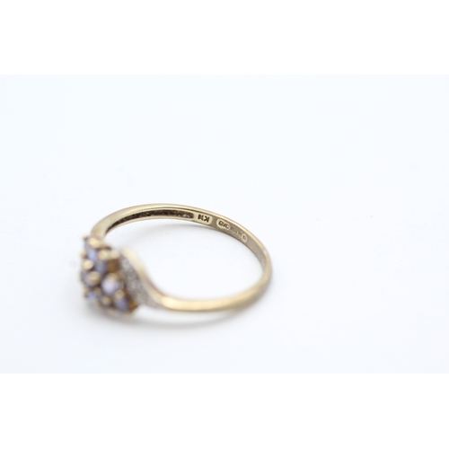 118 - 9ct gold tanzanite and diamond cluster twist ring (1.6g) Size P