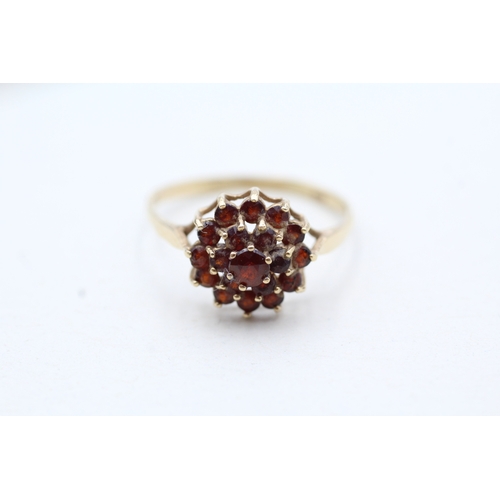 119 - 9ct gold garnet double halo ring (2.1g) Size S