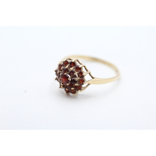 119 - 9ct gold garnet double halo ring (2.1g) Size S