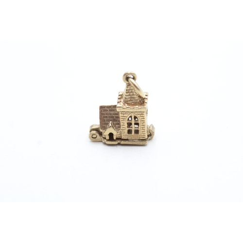 121 - 9ct gold vintage opening church wedding charm (2.7g)