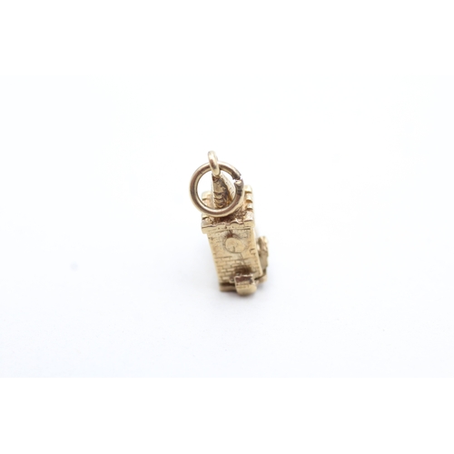 121 - 9ct gold vintage opening church wedding charm (2.7g)