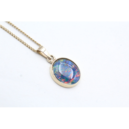 126 - 9ct gold opal triplet pendant necklace (2.5g)