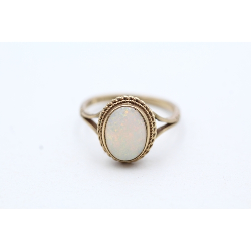 127 - 9ct gold opal single stone ring (2.4g) Size N