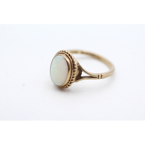 127 - 9ct gold opal single stone ring (2.4g) Size N