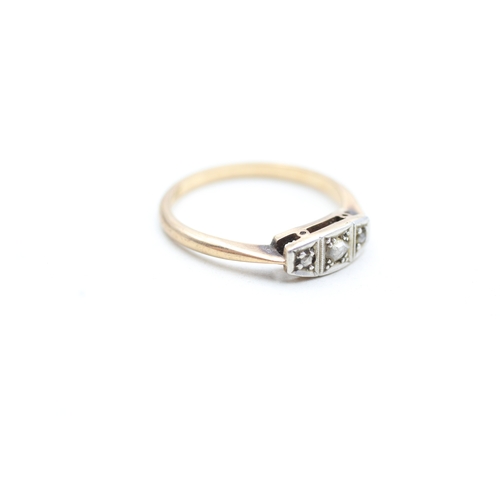 130 - 9ct gold diamond trilogy ring (1.8g) Size M