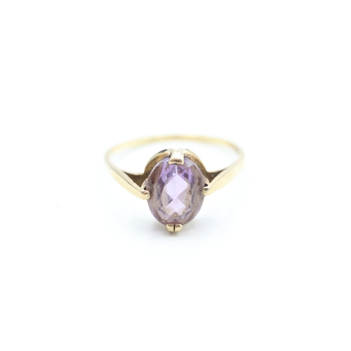 131 - 9ct gold Modernist amethyst set dress ring (2.3g) Size T 1/2