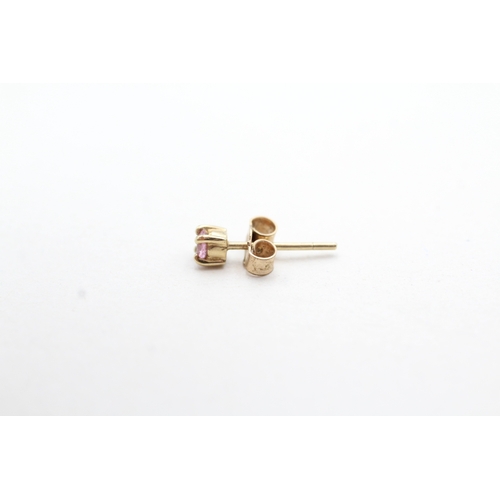 132 - 9ct gold pink gemstone stud earrings (0.7g)