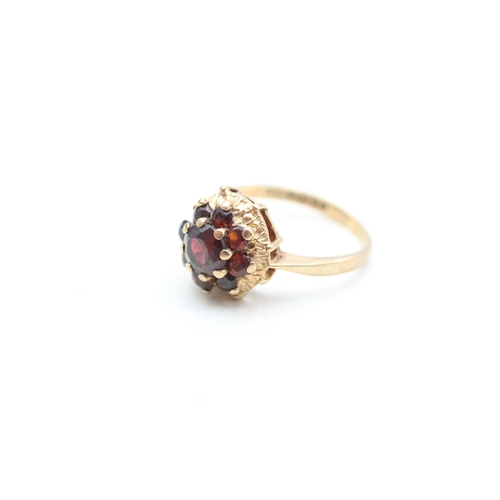 139 - 9ct gold garnet set floral cluster ring (2.7g) Size K