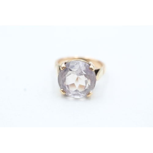 14 - 9ct gold purple gemstone cocktail ring (5.8g) Size M 1/2