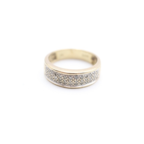 145 - 9ct gold diamond set band ring (4g) Size N