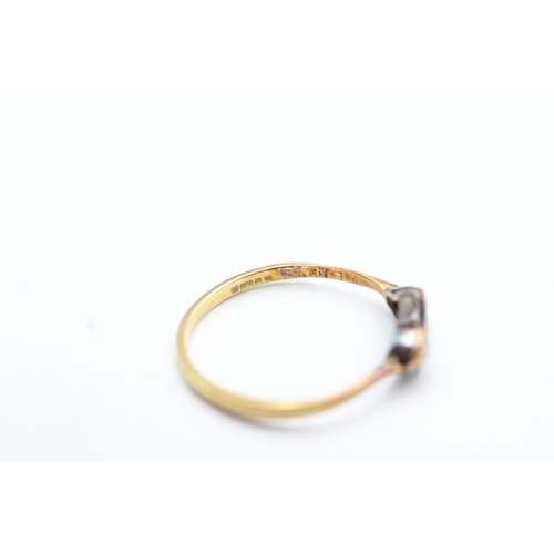 147 - 18ct gold diamond set trilogy ring (1.8g) Size S