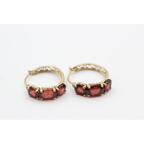 155 - 9ct gold garnet hoops earrings (2.6g)