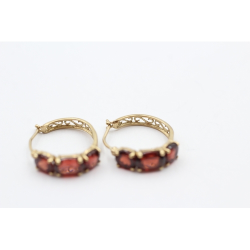 155 - 9ct gold garnet hoops earrings (2.6g)