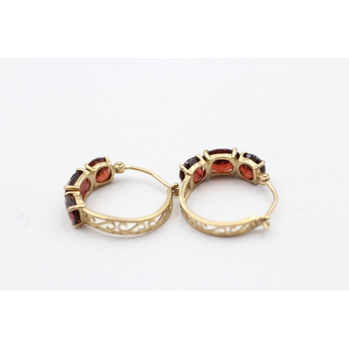 155 - 9ct gold garnet hoops earrings (2.6g)