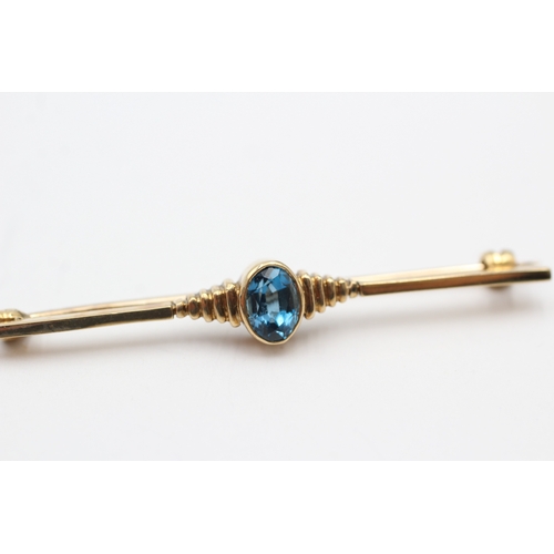 16 - 9ct gold topaz single stone bar brooch (3.6g)