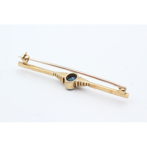 16 - 9ct gold topaz single stone bar brooch (3.6g)