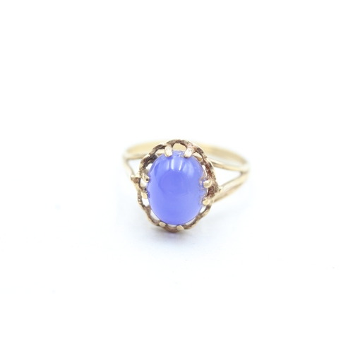 160 - 9ct gold blue chalcedony single stone ring (2.1g) Size M