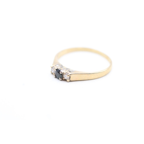 161 - 9ct gold diamond and sapphire trilogy ring (1.4g) Size O