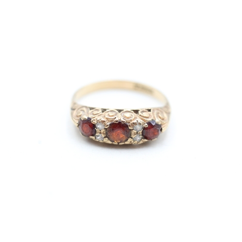 163 - 9ct gold vintage garnet & clear paste dress ring (3g) Size P