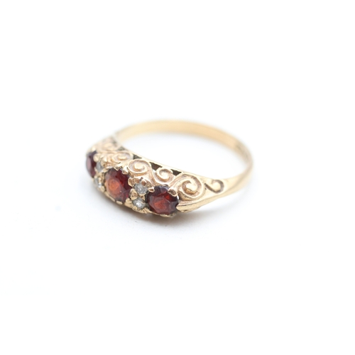 163 - 9ct gold vintage garnet & clear paste dress ring (3g) Size P