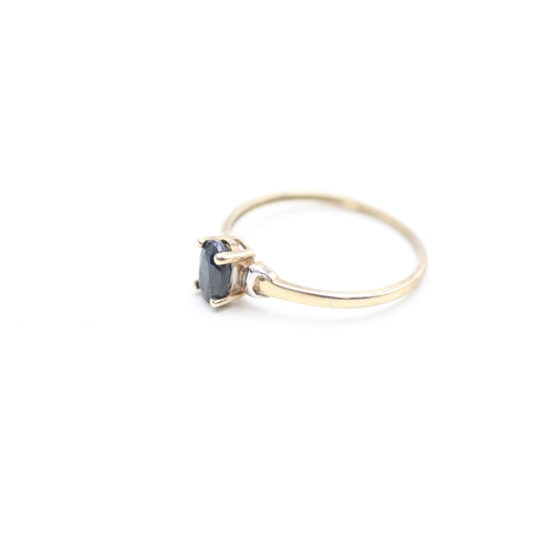 180 - 9ct gold sapphire single stone ring (0.9g) Size P