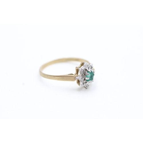 182 - 9ct gold vintage emerald & diamond cluster ring (1.4g) Size O 1/2