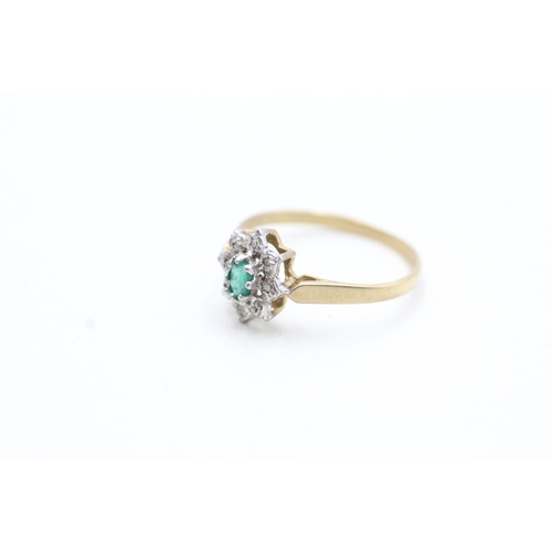 182 - 9ct gold vintage emerald & diamond cluster ring (1.4g) Size O 1/2