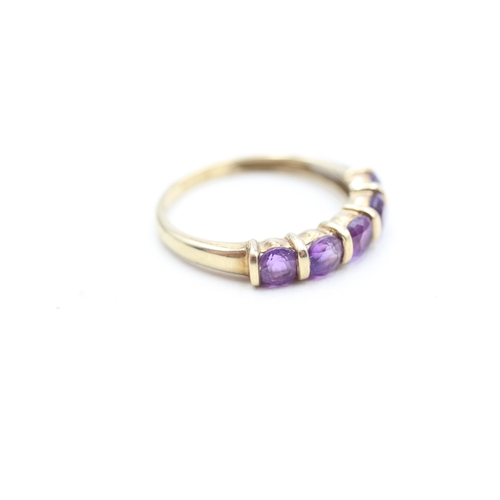 183 - 9ct gold amethyst five stone ring (2g) Size Q