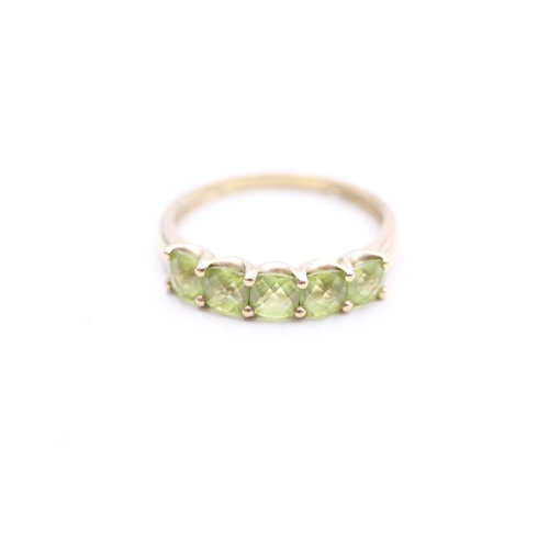 187 - 9ct gold peridot row ring (2.2g) Size Q