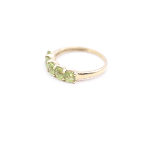 187 - 9ct gold peridot row ring (2.2g) Size Q