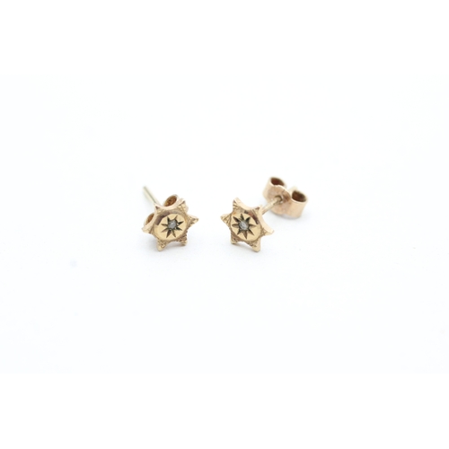 19 - 9ct gold diamond set star stud earrings (0.7g)