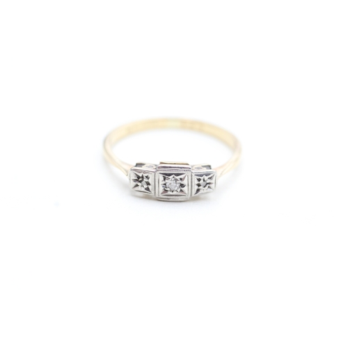 194 - 9ct gold diamond trilogy flat setting ring (1.5g) Size L