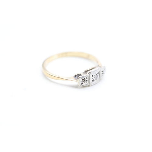 194 - 9ct gold diamond trilogy flat setting ring (1.5g) Size L