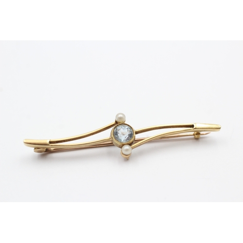 195 - 14ct gold aquamarine and cultured pearl bar brooch (2.5g)