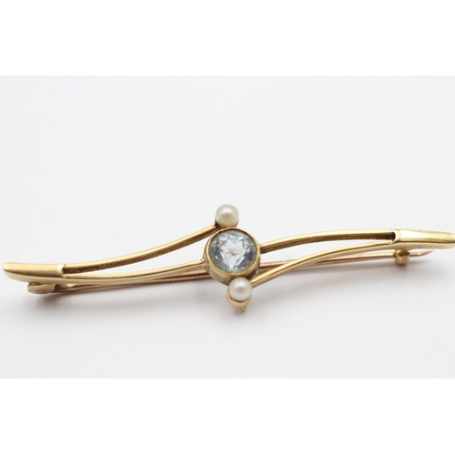 195 - 14ct gold aquamarine and cultured pearl bar brooch (2.5g)