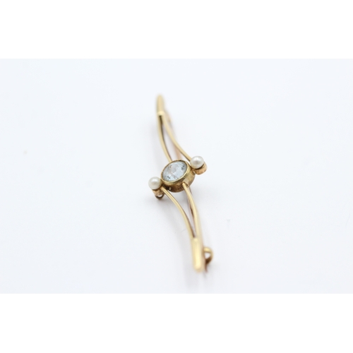 195 - 14ct gold aquamarine and cultured pearl bar brooch (2.5g)