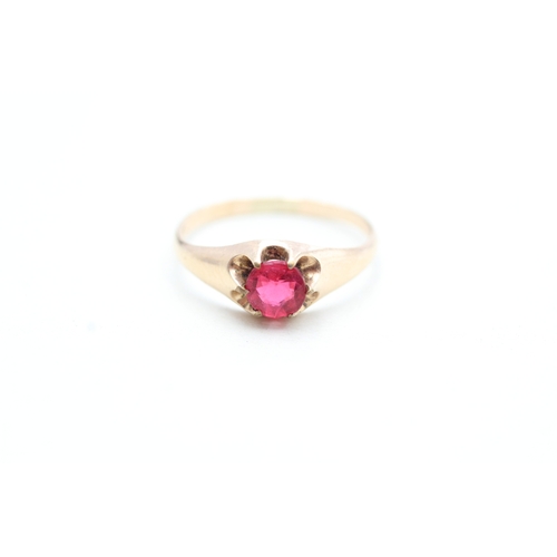 20 - 9ct rose gold antique red gemstone set solitaire ring (1.1g) Size K 1/2