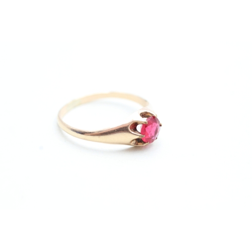 20 - 9ct rose gold antique red gemstone set solitaire ring (1.1g) Size K 1/2