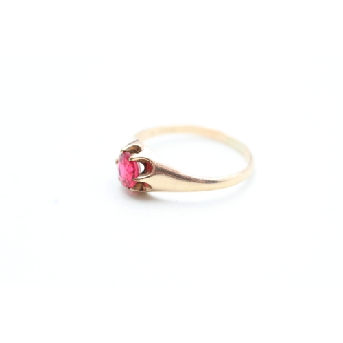 20 - 9ct rose gold antique red gemstone set solitaire ring (1.1g) Size K 1/2