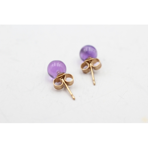 203 - 9ct gold amethyst sphere stud earrings (1g)