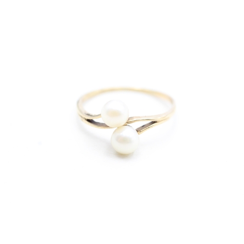 21 - 9ct gold cultured pearl bypass ring (1.5g) Size P 1/2