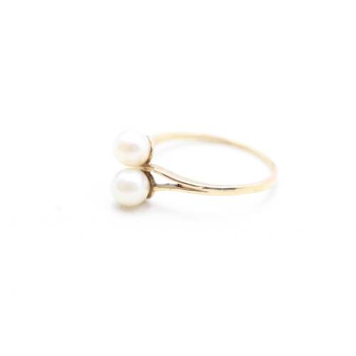 21 - 9ct gold cultured pearl bypass ring (1.5g) Size P 1/2