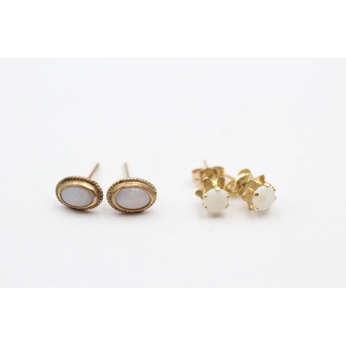 215 - 2x 9ct gold opal stud earrings (1.2g)